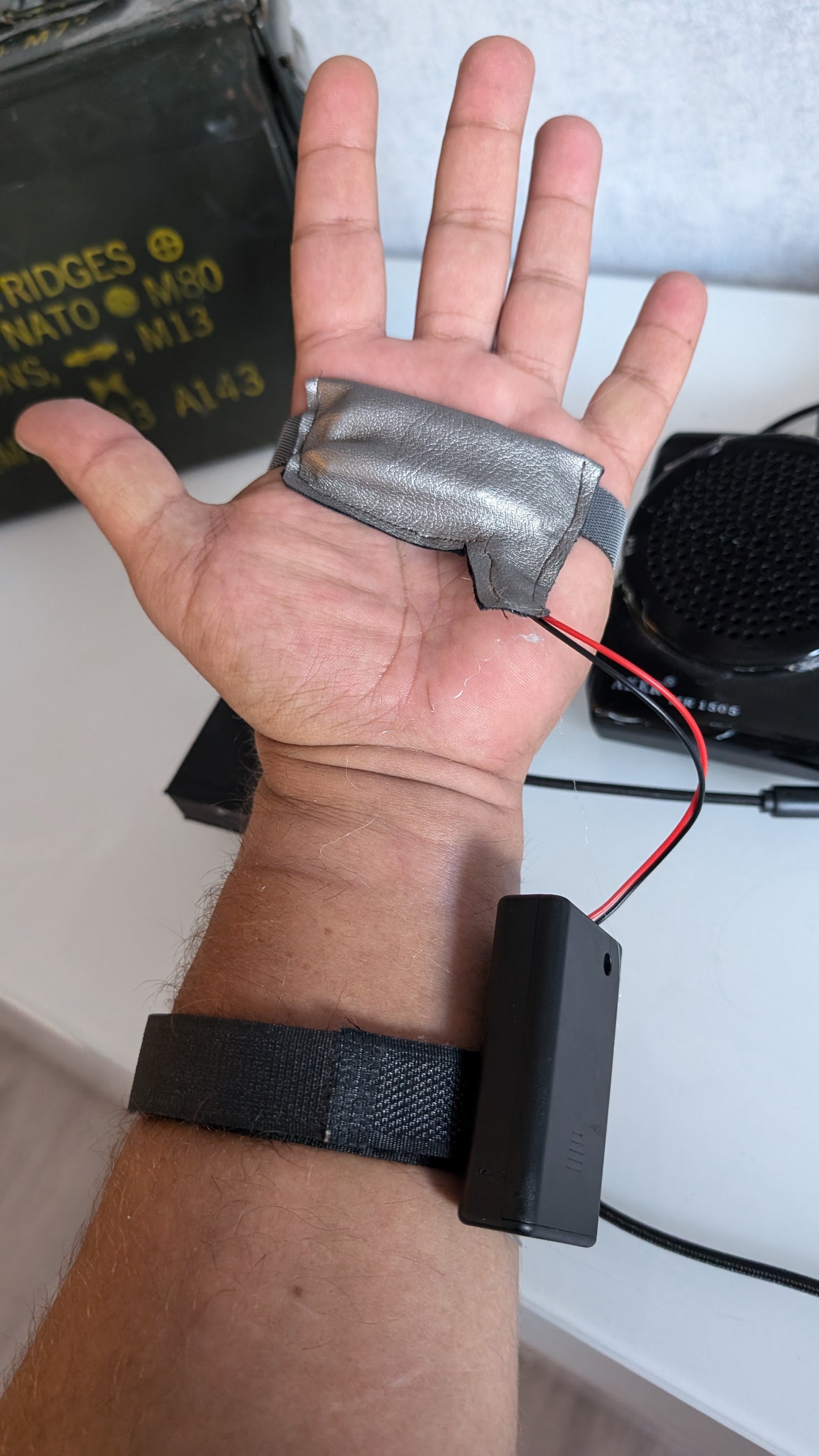 Kabelloser Soundhandschuh für Dein Cosplay – Maximaler Sound und Bewegungsfreiheit